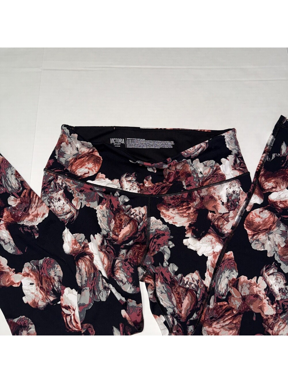 VICTORIA SECRET SPORT KNOCKOUT WATERCOLOR ROSE FLORAL CROP LEGGINGS L